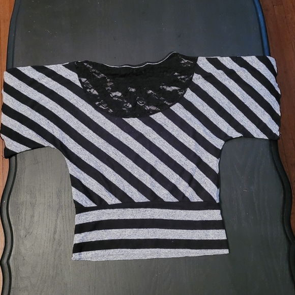 Iz Byer blouse size medium - Picture 2 of 3